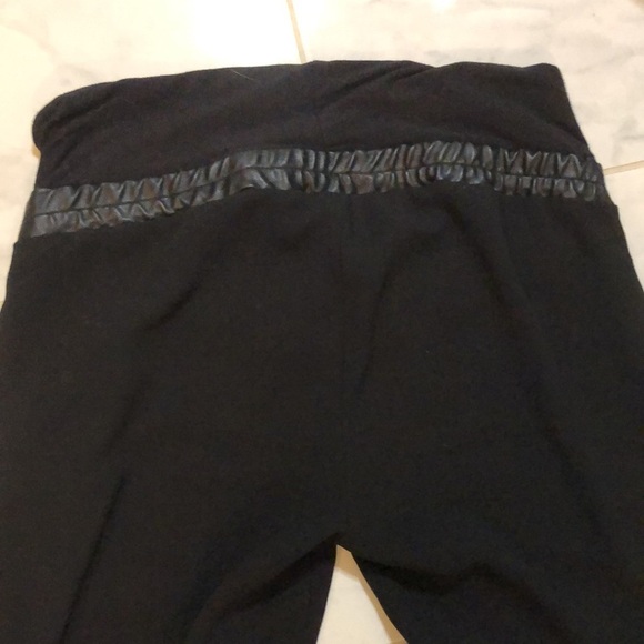 H&M maternity black pants with style!  Stretchy waist!  Pockets! - Picture 5 of 6